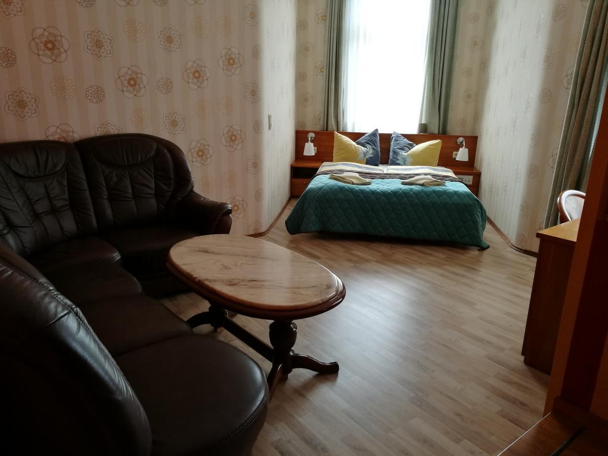 Hotel Restaurant Hohe Tanne Grossbreitenbach Екстериор снимка